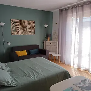 https://bandol-nature-et-loisirs-parking-piscine.fr-provencehotel.com